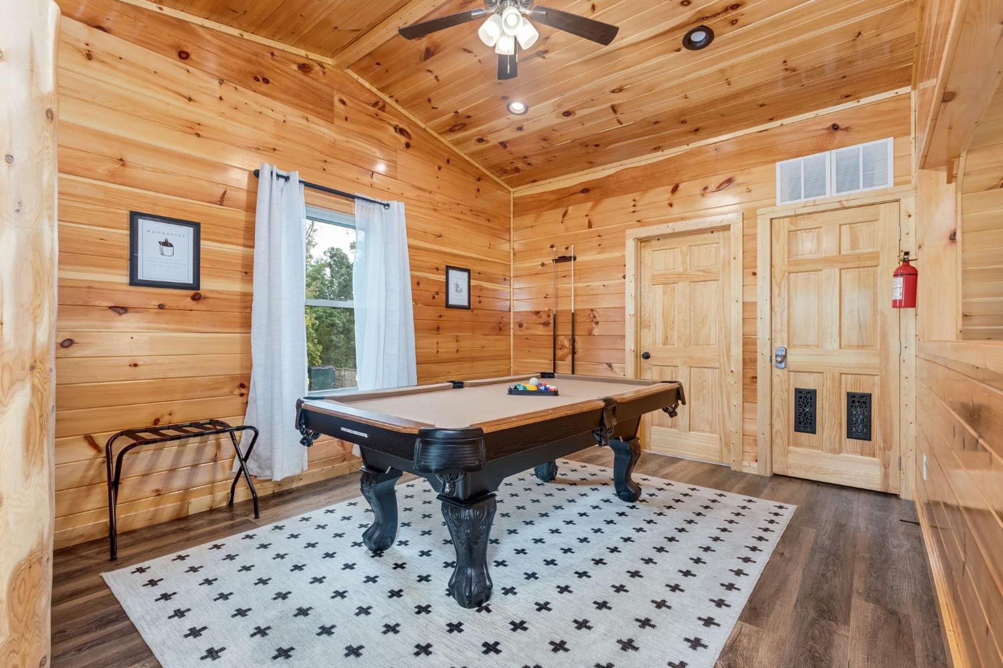 Fully Loaded Cabin In Heart Of Pigeon Forge Buitenkant foto